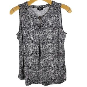 JONES NEW YORK SIGNATURE Notch Neck with Clasp, Single Pleat Front Drop Hem Tank